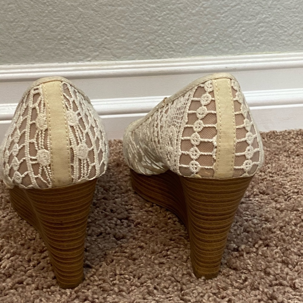 American Eagle lace wedge heels - Picture 4 of 5